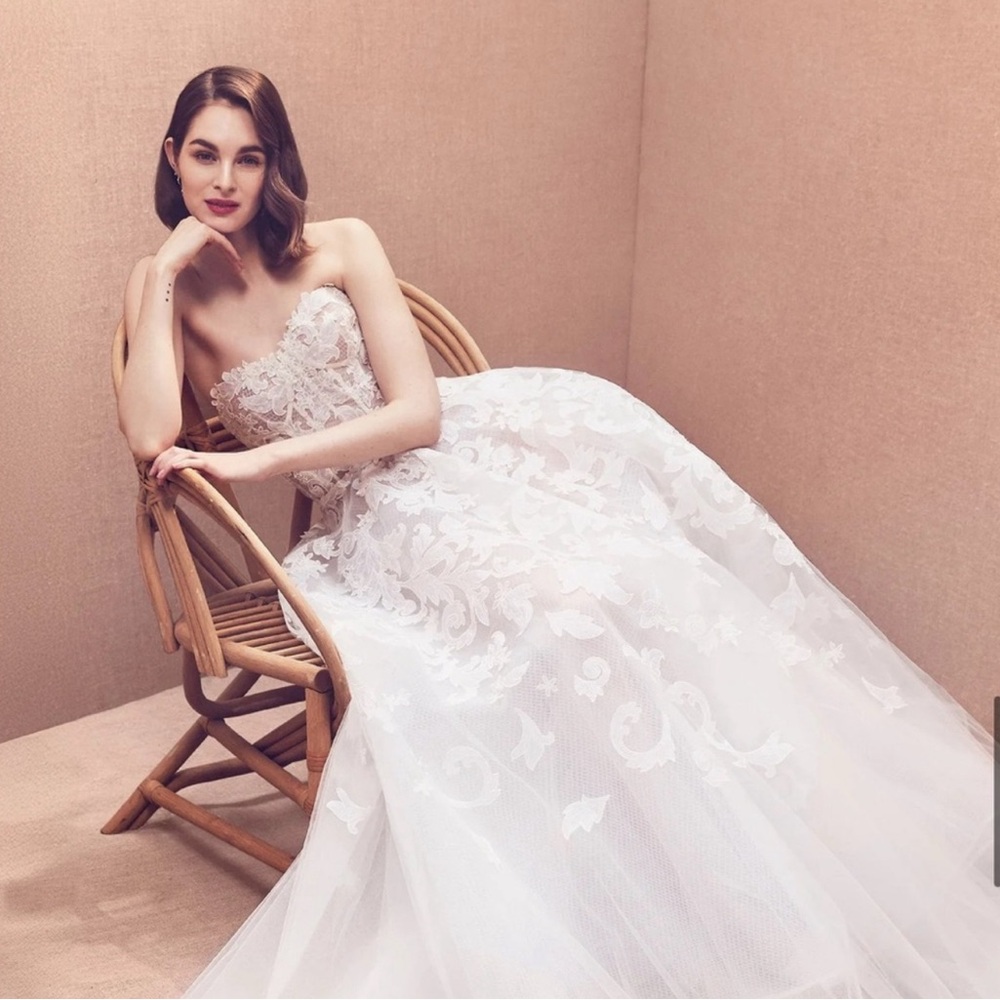 BRAND NEW Oscar De La Renta Wedding Dress AND Veil - Picture 4 of 4